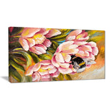 bee sitting on flower floral canvas artwork PT6020